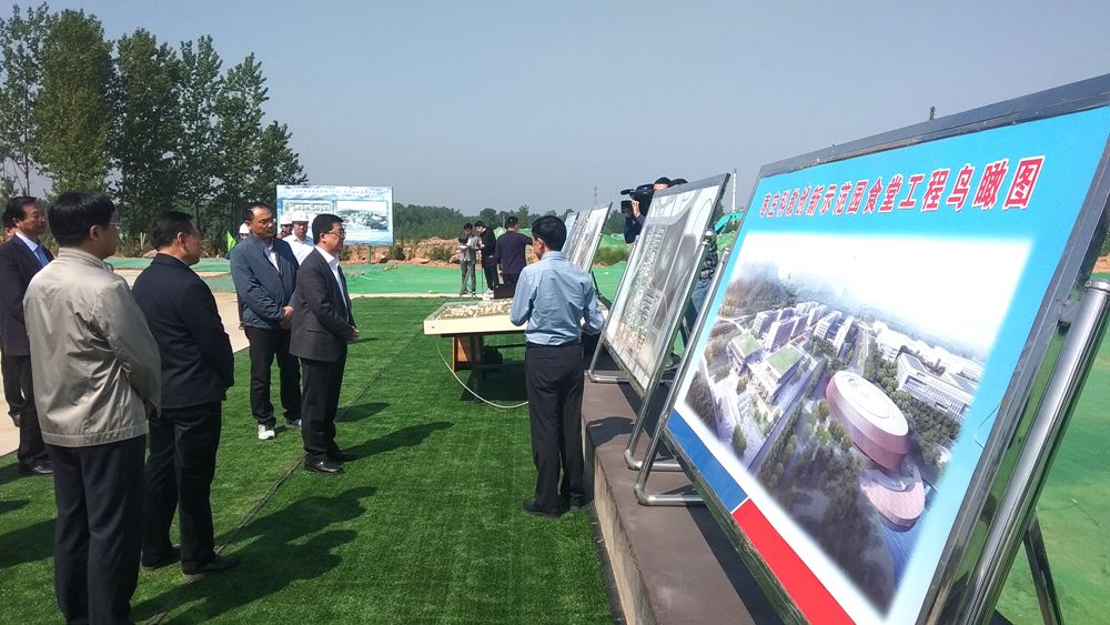 領(lǐng)導(dǎo)視察照片1_副本.jpg 領(lǐng)導(dǎo)視察照片1_副本.jpg